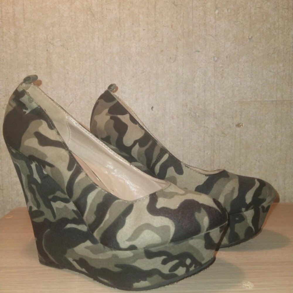 Women Camo Wedge Heels